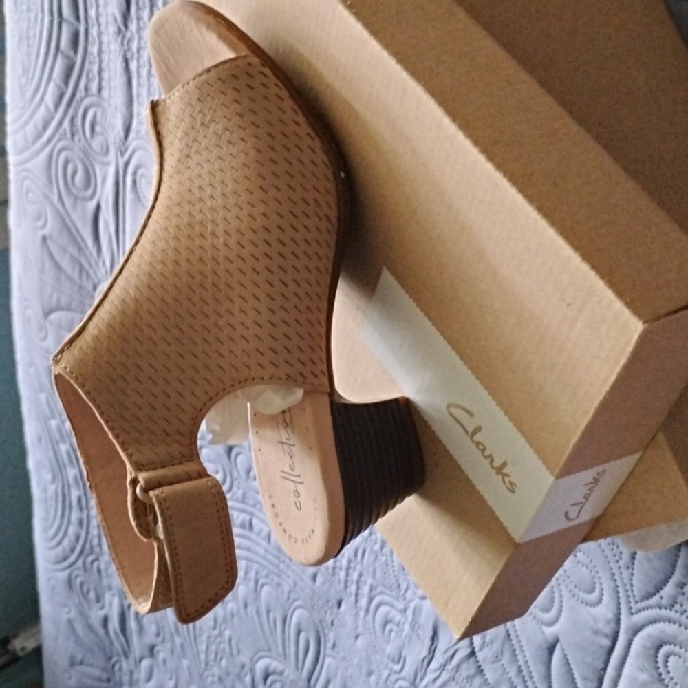 Clarks Tan Open-Toe Block Heels Valerie James